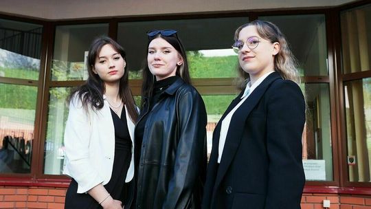  Zaczęły się matury. Nauczyciele musieli oddać telefony. Zdjęcia