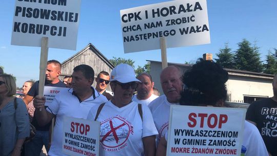 "Żadnych torów przez nasze domy". Mieszkańcy organizują marsz protestacyjny