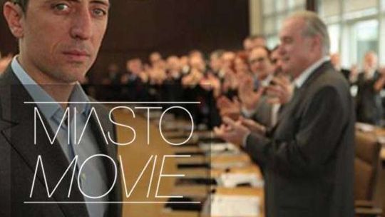 "Żądza bankiera" w Miasto movie