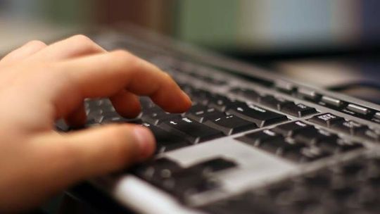 Zadzwoniła konsultantka od Bitcoinów. Jeden błąd sprawił, że mężczyzna nie stracił wszystkich pieniędzy