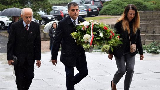 Zagłosował za wotum zaufania dla prezydenta Puław, coraz dalej mu do PiS