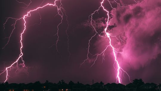 Zagrzmi i popada. IMGW ostrzega przed burzami