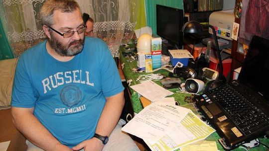 Zahipnotyzowany garnkami od Eco-Vital ostrzega