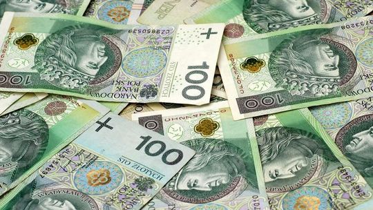 Zainwestował w „akcje Orlenu”. Zamiast zysków było 130 000 złotych strat