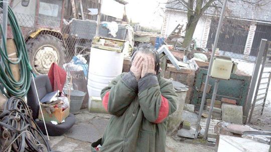 Zajęli część gospodarstwa pod lotnisko. \"Przyszli i wszystko wynieśli\"