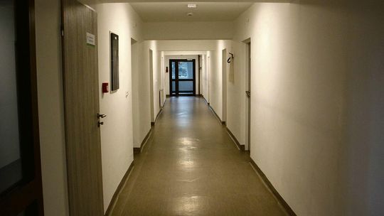 Zakaz odwiedzin w DPS. Niby można wejść ale nie wszędzie "Utrudniają kontakt z czystej złośliwości"