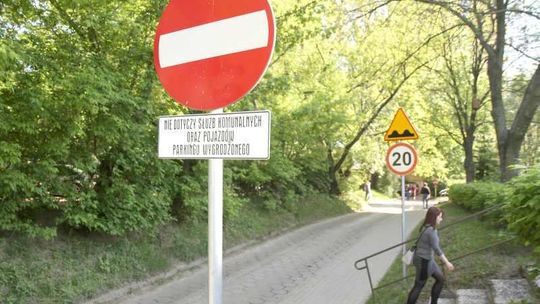 Zakaz wjazdu na osiedle, bo spółdzielnia nie może dogadać się z agencją