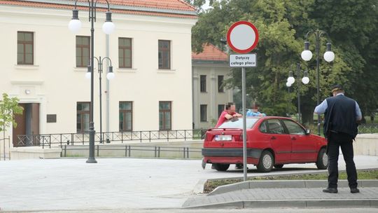 Zakaz wjazdu przed Centrum Kultury w Lublinie