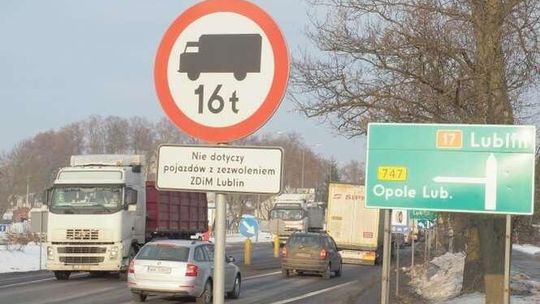 Zakaz wjazdu tirów do Lublina to martwe prawo? Za złamanie nie ukarano dotąd nikogo