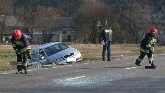 Żakowola Radzyńska: Zderzenie tira i osobówki. Dwie osoby ranne