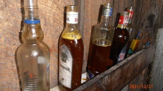 Zakrzew: Produkował olej lniany w komórce (zdjęcia)