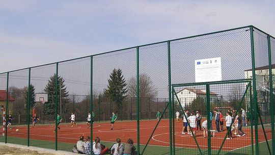 Zakrzówek: Mają nowe boisko, czyli koniec z grą na trawie