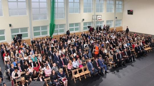 Zakrzówek: W szkole od roku już nie ma uczniów. Co zrobić z budynkiem?