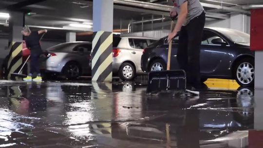 Zalane dwie szkoły po nawałnicy w Puławach. Straż pożarna podsumowała straty