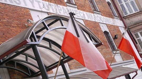 Żałoba narodowa w Lublinie: Odwołane imprezy, opuszczone flagi