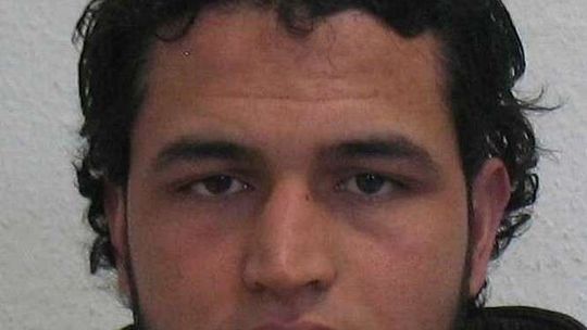 Zamach w Berlinie. List gończy za 24-letnim Tunezyjczykiem