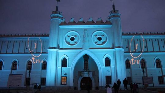 Zamek Lubelski podświetlony na niebiesko (zdjęcia)