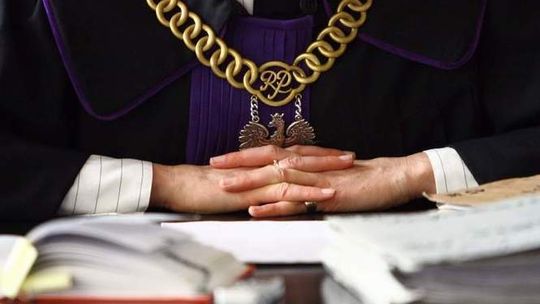 Zamiast do Malezji, pieniądze płynęły do Białej Podlaskiej. Łagodna kara dla prawnika