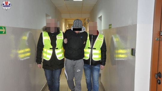 Zamiast obsłudze hotelowej, otworzył drzwi policji. Trafił do zakładu karnego