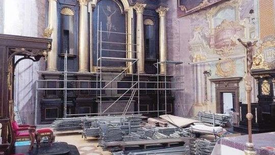 Zamiast ołtarza jego zdjęcie. Prace konserwatorskie w archikatedrze lubelskiej