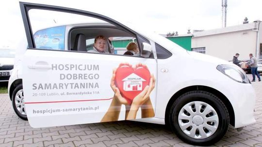 Zamiast robić firmową fetę, przekazali auto dla hospicjum
