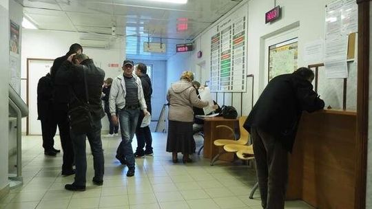 Zamieszanie i kolejki w urzędach. CEPiK 2.0 sparaliżował wydziały komunikacji