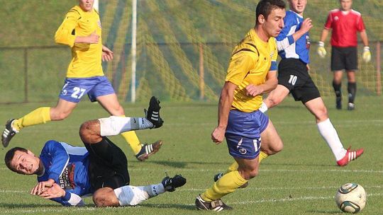 Zamieszanie w IV lidze. Ośmiu drużynom grozi awans i... spadek