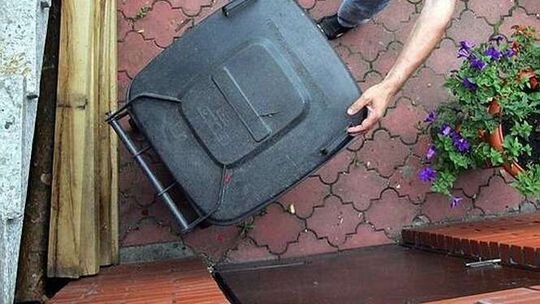 Zamieszanie z kodami kreskowymi na śmieciach. Mieszkańcy będą karani?