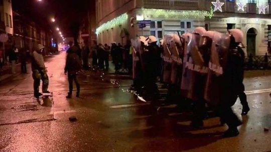 Zamieszki po zabójstwie 21-latka w Ełku przed barem z kebabami