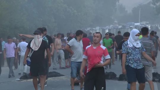 Zamieszki w Kirgistanie po aresztowaniu byłego prezydenta. Zginął policjant, 80 demonstrantów rannych