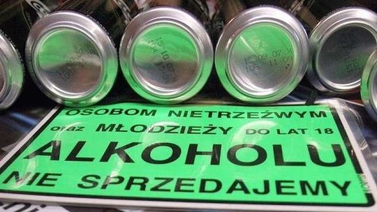 Zamknęli sklepy, żeby alkohol nie lał się w parku