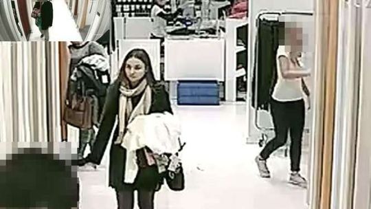 Zamknęły się w przebieralni i odcinały zabezpieczenia. Monitoring nagrał złodziejki