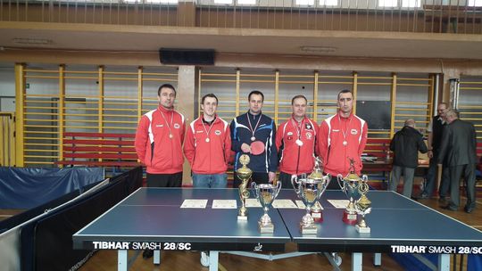 Zamojscy księża grają w ping-ponga na medal