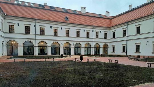 Zamojska Akademia Kultury z koncertami na dziedzińcu