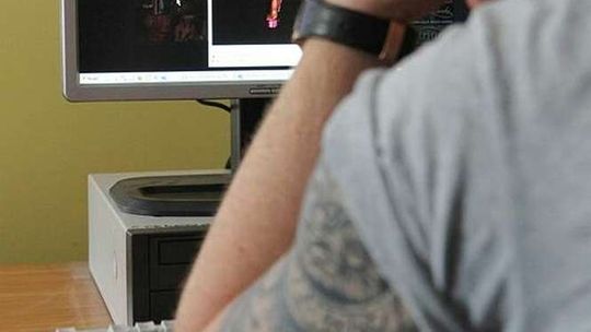 Zamość: 21-latek namawiał dzieci do rozbierania się