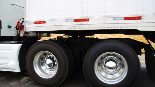 Zamość: Ciężarówki nie wjadą na wiadukt 