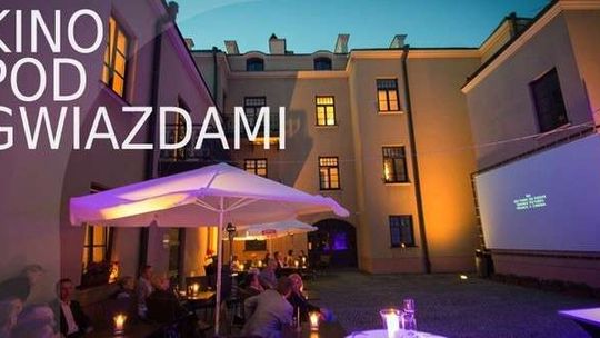 Zamość: Kino pod gwiazdami na dziedzińcu Hotelu Mercure