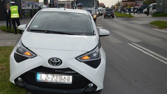 Zamość. On ruszył, ona też. Na wyhamowanie przed pieszą było za późno