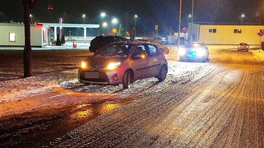 Zamość. Pieszy wpadł pod samochód. Policja przypomina zasady w "strefie ruchu"