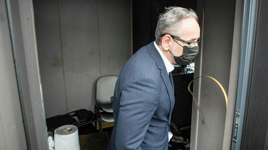 Zamość. Po podpaleniu więcej policji przy punktach szczepień