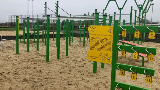 Zamość. Powyrywane ławki, zniszczony stół do tenisa. Co z otwarciem Centrum Rozrywki? 