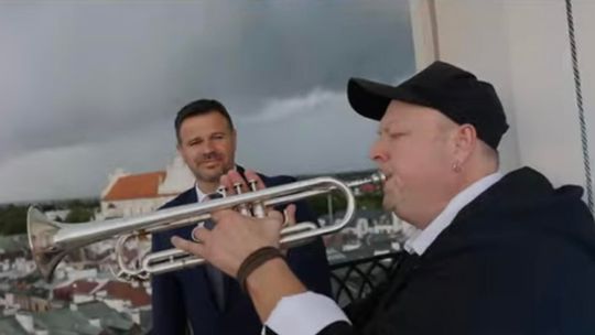 Zamość. Prezydent Zwolak w teledysku. "Nie wziął ani złotówki"