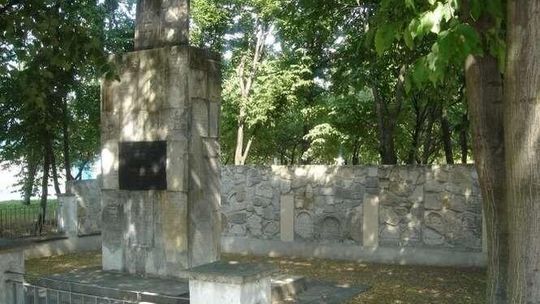 Zamość: Przekazali pieniądze na remont Pomnika Pamięci Żydów