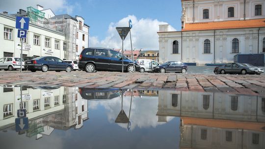 Zamość remontuje dwa staromiejskie place. "Nie wszystkie prace da się przeprowadzić bez zamykania ulic"