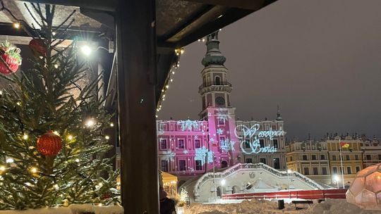 Zamość w zimowej szacie i świątecznych ozdobach