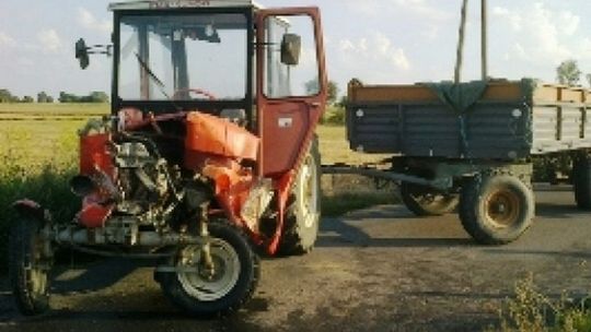 Zamość: Wjechał traktorem wprost pod nadjeżdżający szynobus