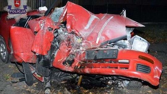 Zamość: Wypadł z drogi i rozbił samochód. Trafił do szpitala