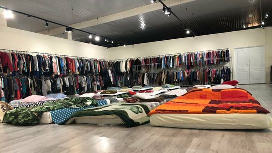 Zamość. Zamknęła sklep z tanią odzieżą i otwiera noclegownię dla uchodźców