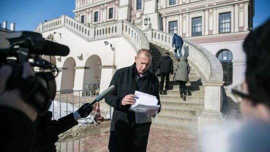 Zamość zmniejsza długi, czy w nich tonie?