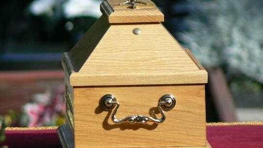 Zamówił trumnę dla żyjącej staruszki